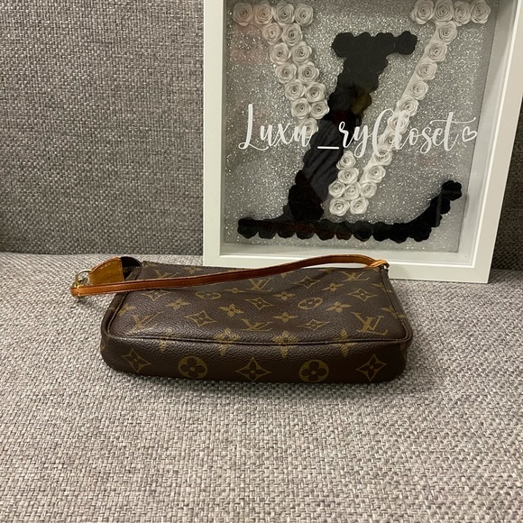 SOLD Authentic Louis Vuitton Pochette Accessoires - Picture 6 of 11